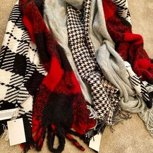 Scarf bundle! Discounted shipping!